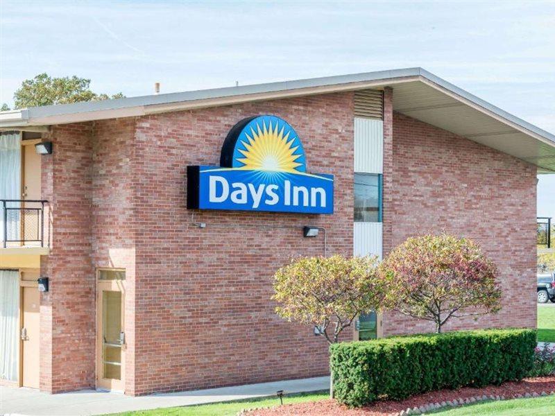 Days Inn By Wyndham Niles Exterior photo