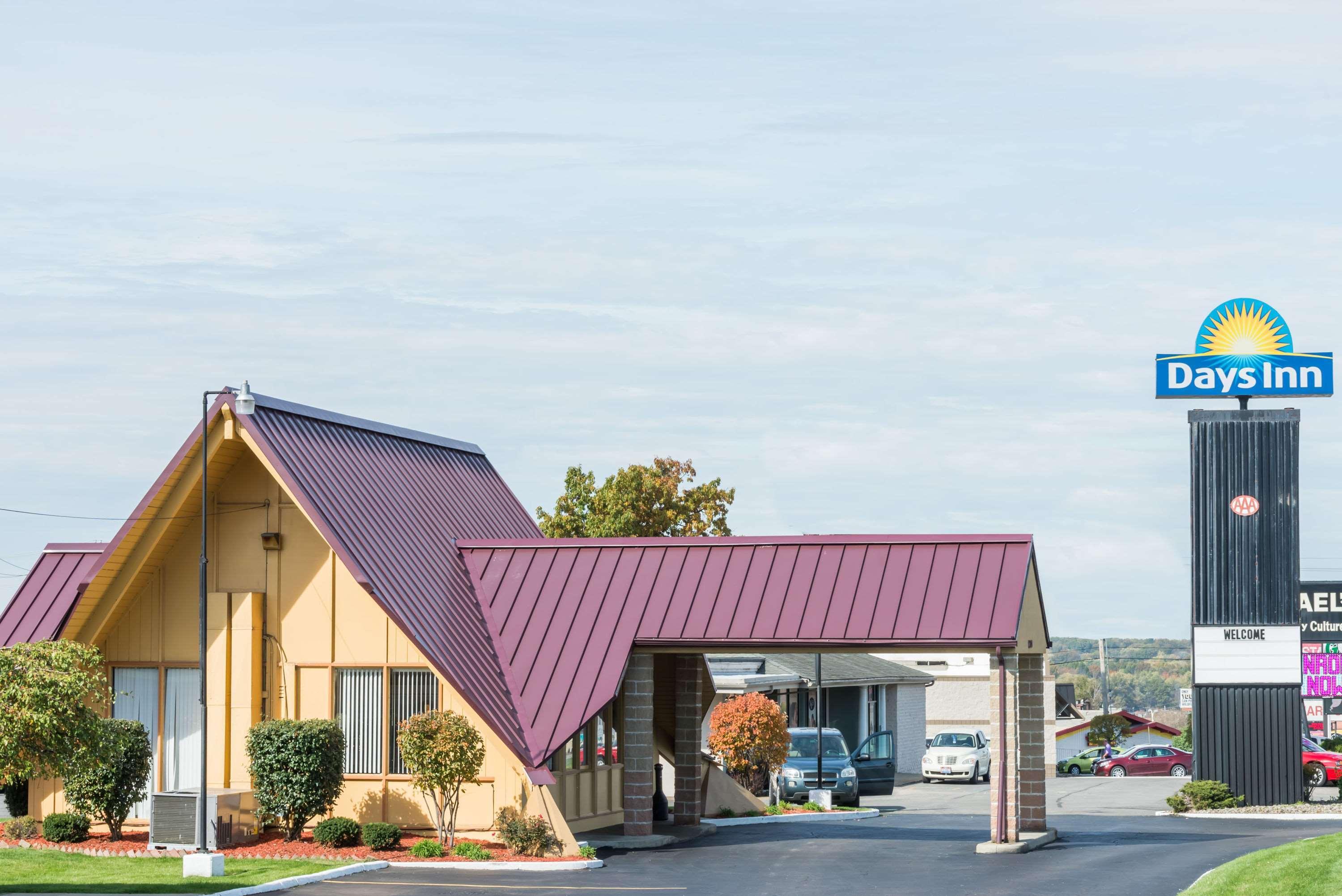 Days Inn By Wyndham Niles Exterior photo