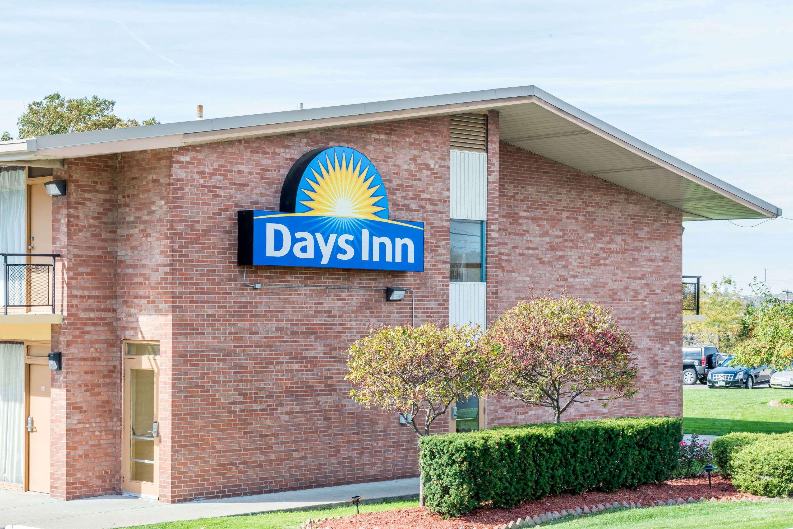 Days Inn By Wyndham Niles Exterior photo